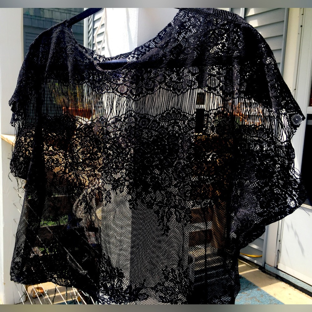 bar 111 Black Lace and mesh 3/4 crop top NWOT